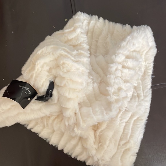 Wrap around scarf - Picture 2 of 5